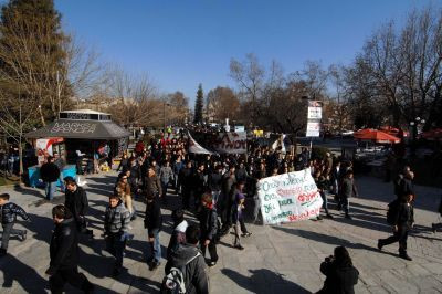 Πορεία μαθητών κατά της συγχώνευσης ή κατάργησης σχολικών μονάδων
